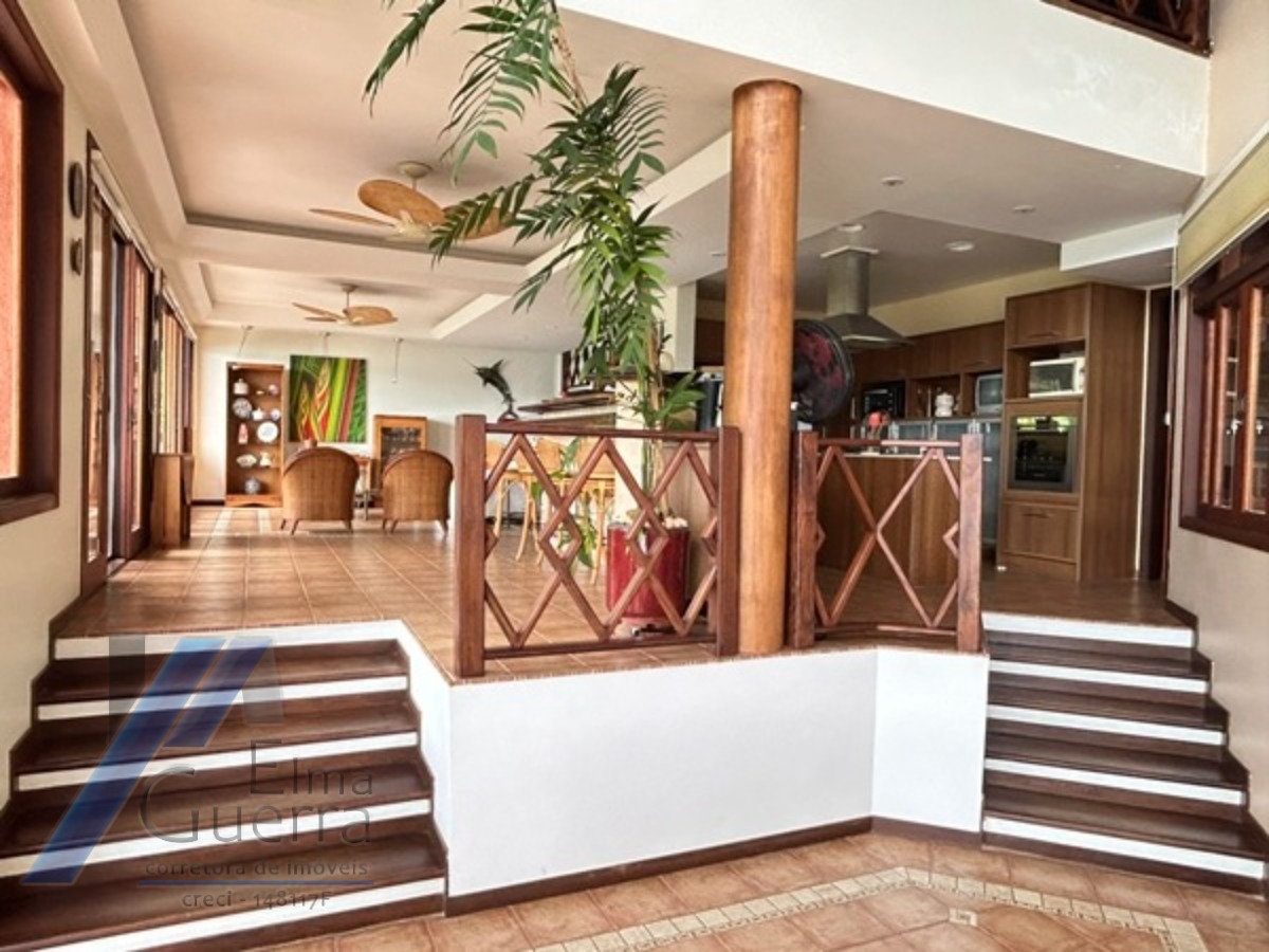 Ubatuba, Domingas Dias - Casa com 05 dormitórios, sendo 04 suítes e área de lazer com vista para o mar.