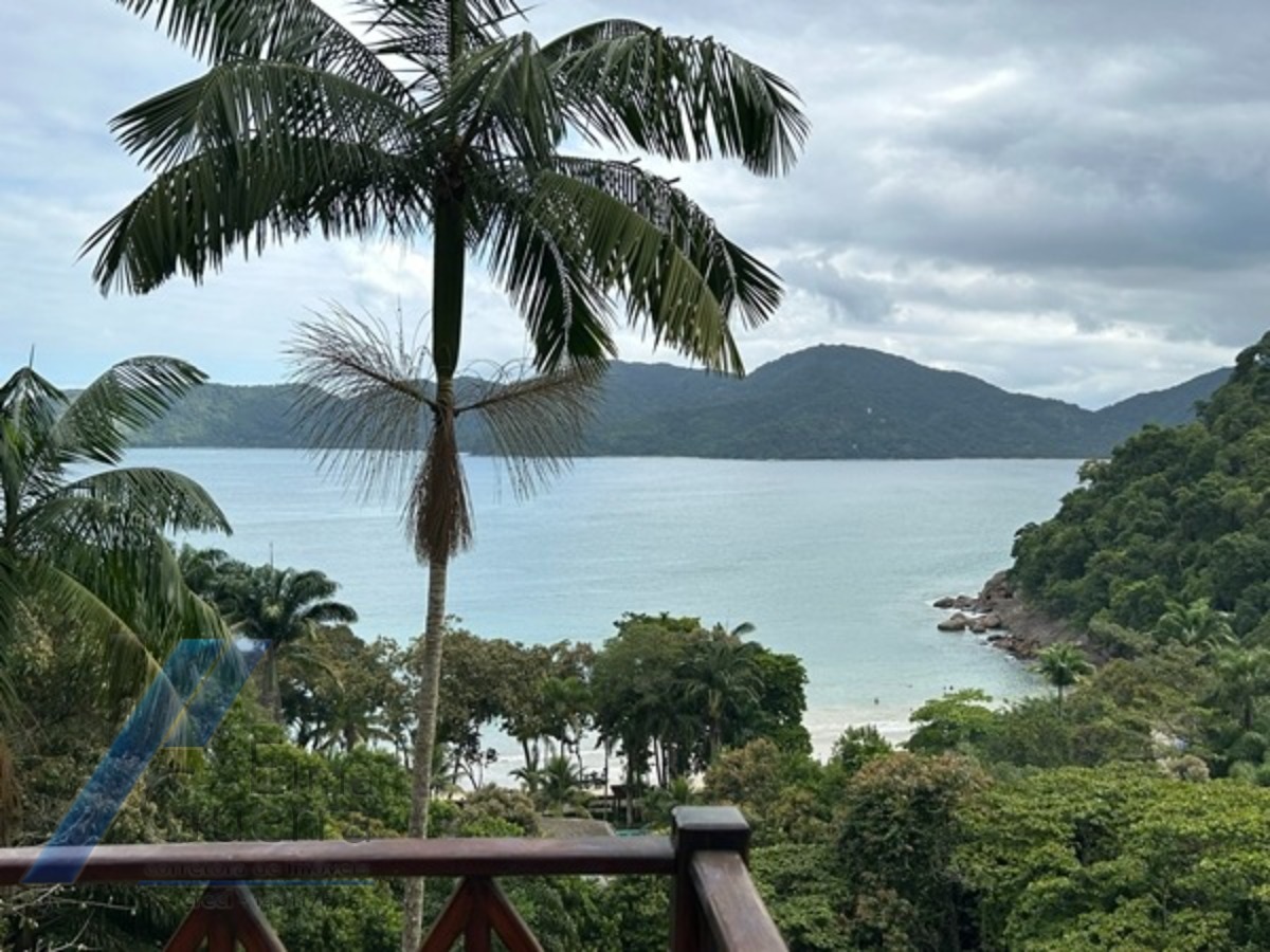 Ubatuba, Domingas Dias - Casa com 05 dormitórios, sendo 04 suítes e área de lazer com vista para o mar.