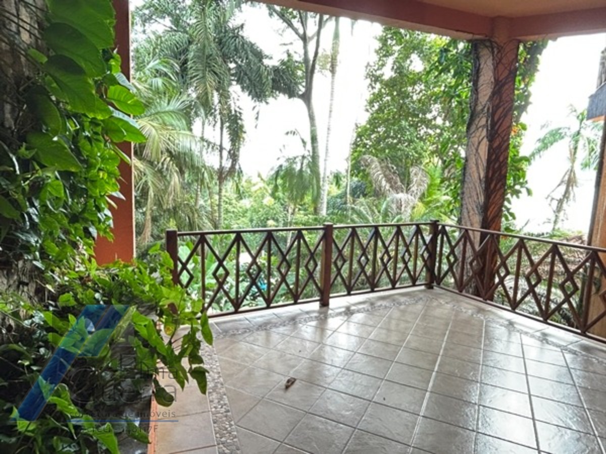 Ubatuba, Domingas Dias - Casa com 05 dormitórios, sendo 04 suítes e área de lazer com vista para o mar.