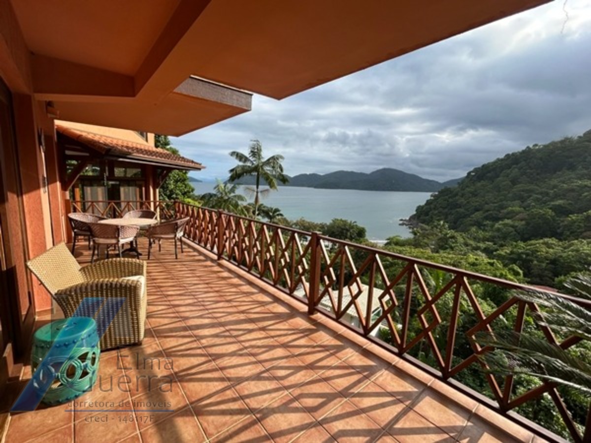 Ubatuba, Domingas Dias - Casa com 05 dormitórios, sendo 04 suítes e área de lazer com vista para o mar.