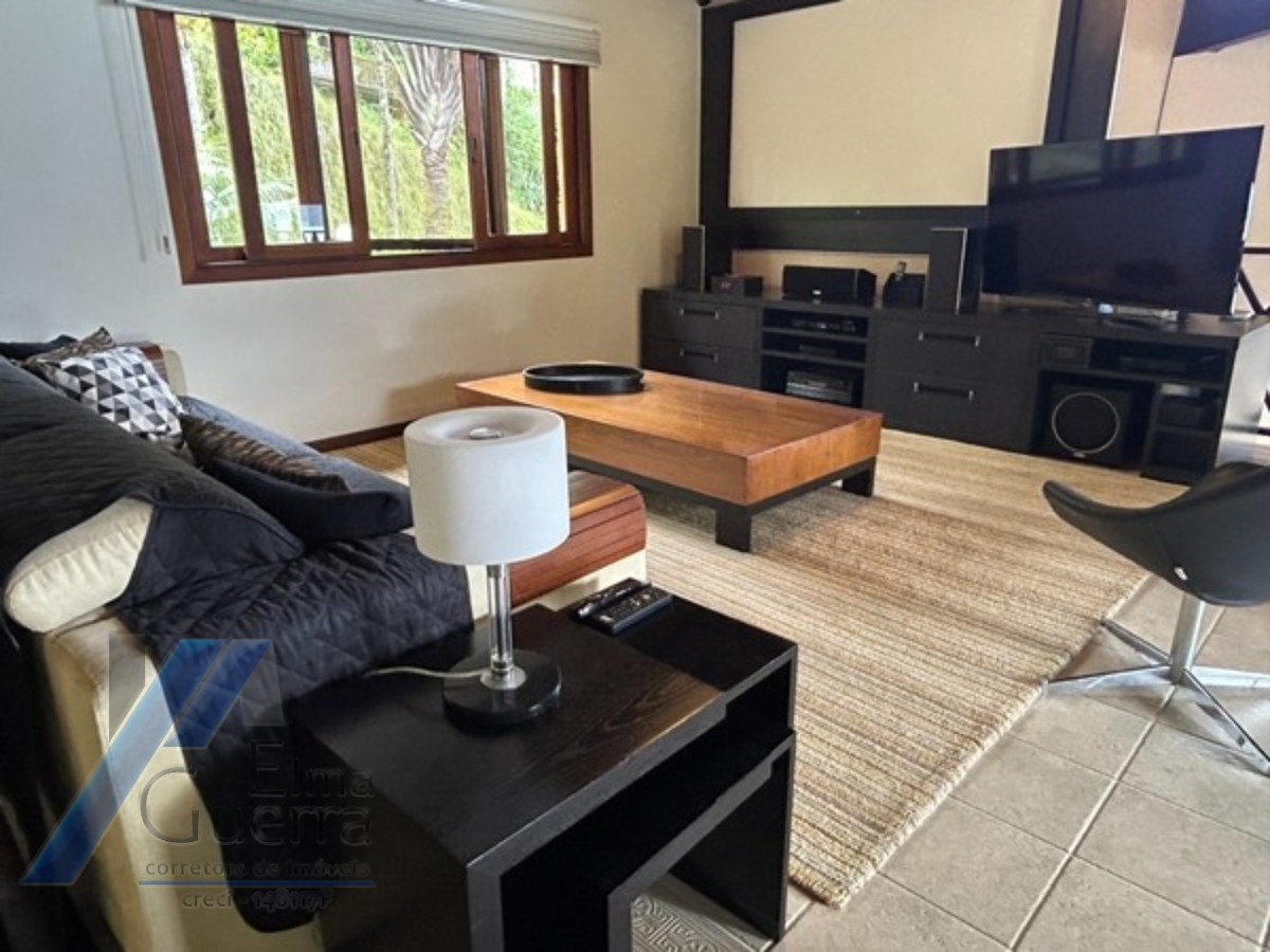 Ubatuba, Domingas Dias - Casa com 05 dormitórios, sendo 04 suítes e área de lazer com vista para o mar.