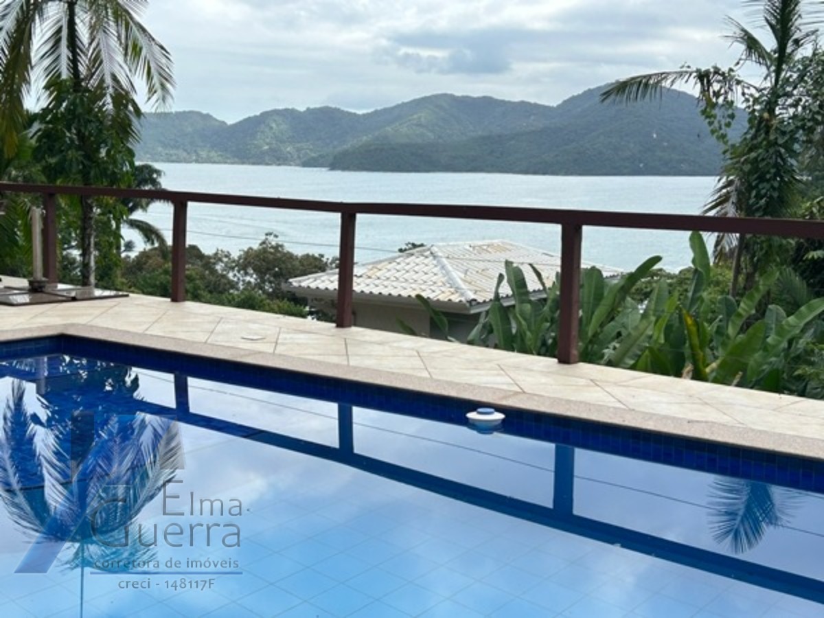 Ubatuba, Domingas Dias - Casa com 05 dormitórios, sendo 04 suítes e área de lazer com vista para o mar.