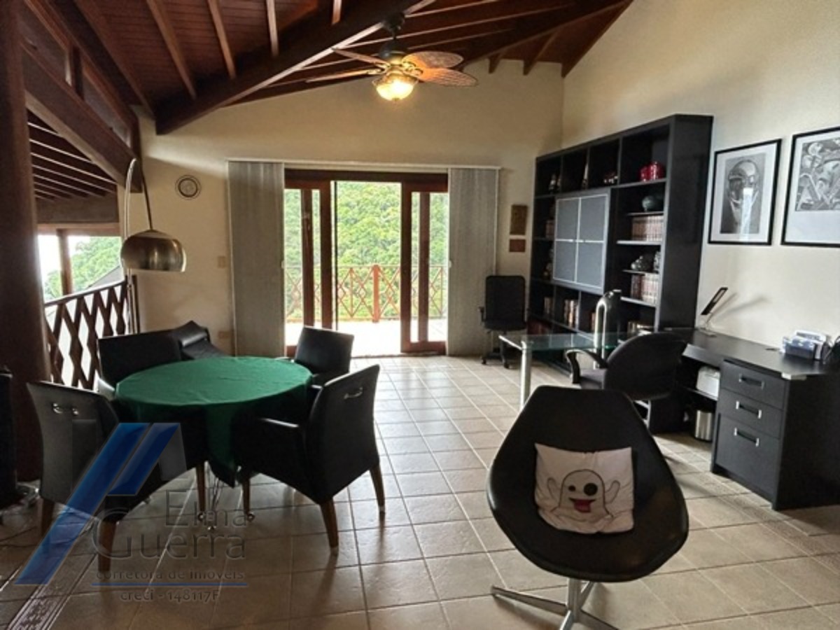 Ubatuba, Domingas Dias - Casa com 05 dormitórios, sendo 04 suítes e área de lazer com vista para o mar.