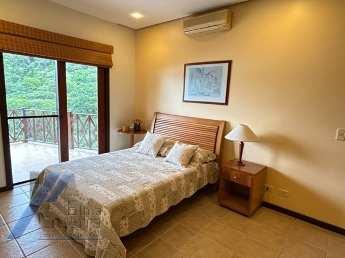 Ubatuba, Domingas Dias - Casa com 05 dormitórios, sendo 04 suítes e área de lazer com vista para o mar.