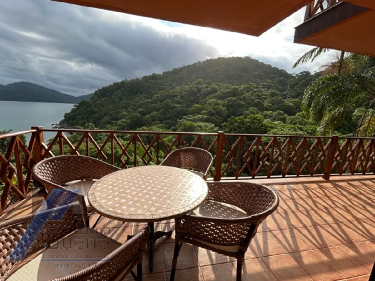 Ubatuba, Domingas Dias - Casa com 05 dormitórios, sendo 04 suítes e área de lazer com vista para o mar.