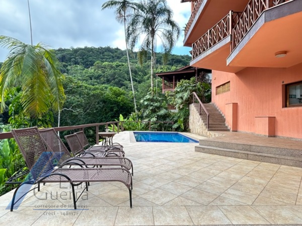 Ubatuba, Domingas Dias - Casa com 05 dormitórios, sendo 04 suítes e área de lazer com vista para o mar.