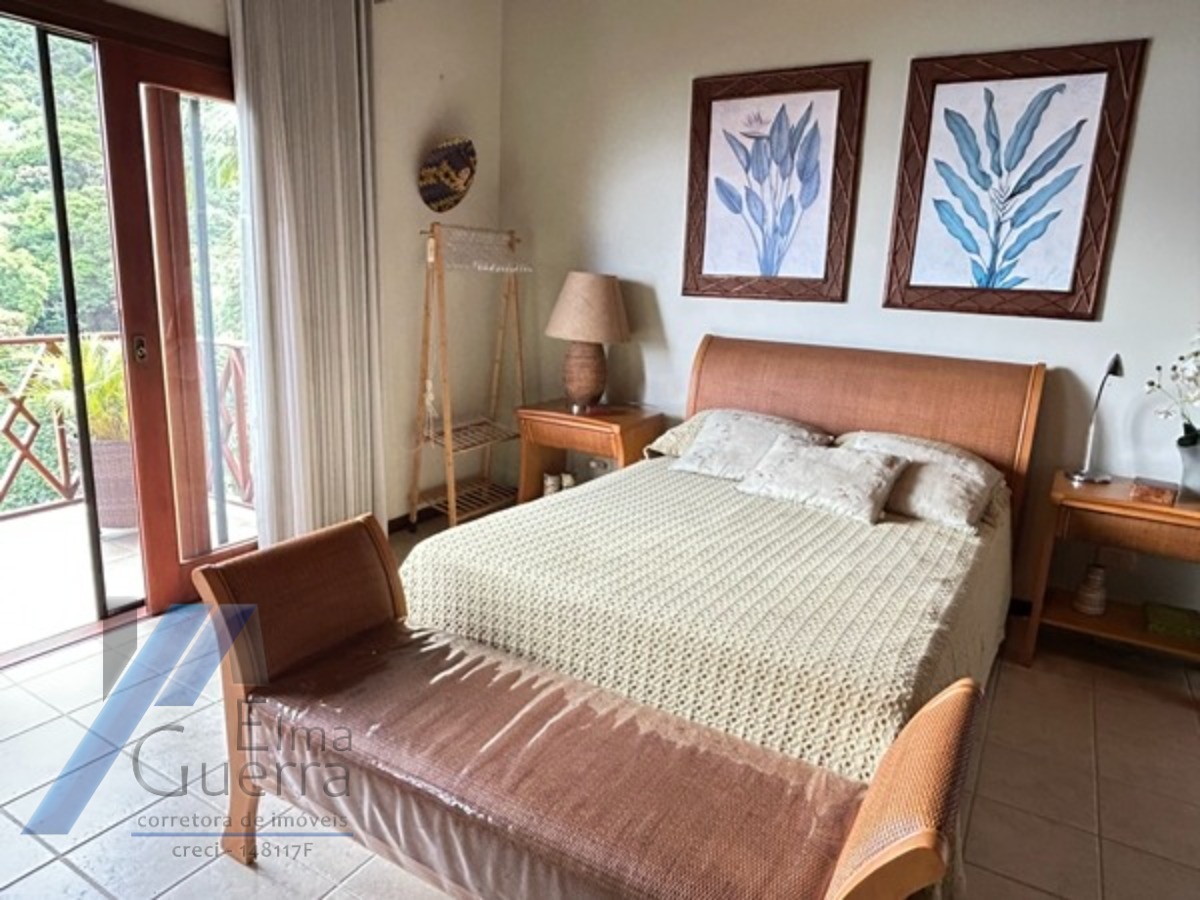 Ubatuba, Domingas Dias - Casa com 05 dormitórios, sendo 04 suítes e área de lazer com vista para o mar.