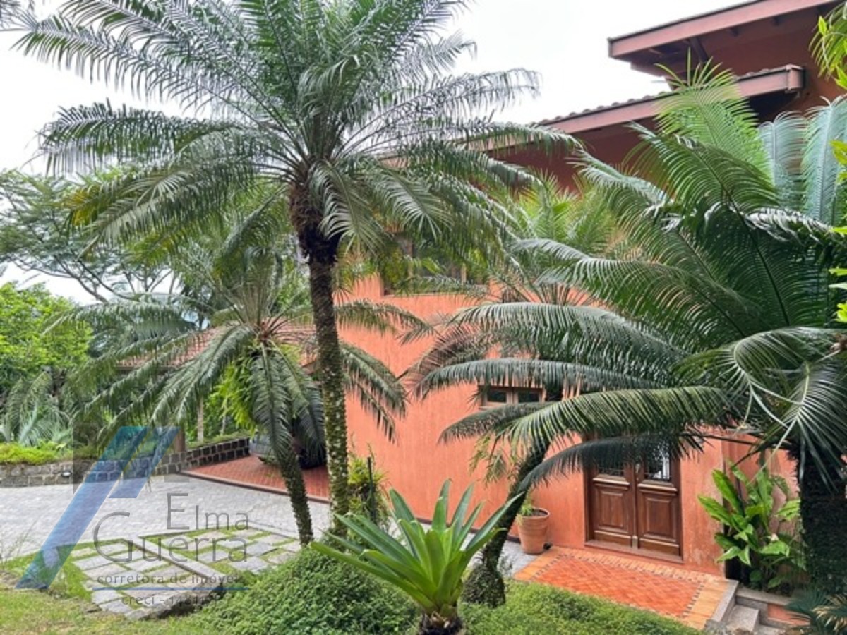 Ubatuba, Domingas Dias - Casa com 05 dormitórios, sendo 04 suítes e área de lazer com vista para o mar.
