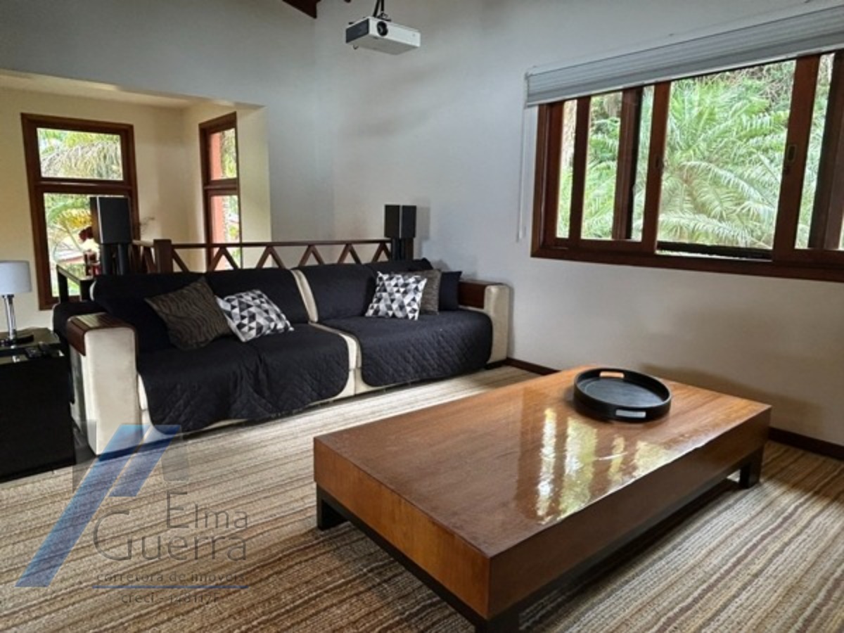 Ubatuba, Domingas Dias - Casa com 05 dormitórios, sendo 04 suítes e área de lazer com vista para o mar.