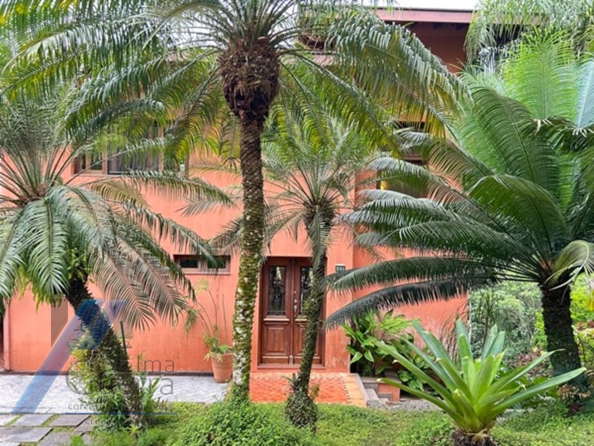Ubatuba, Domingas Dias - Casa com 05 dormitórios, sendo 04 suítes e área de lazer com vista para o mar.