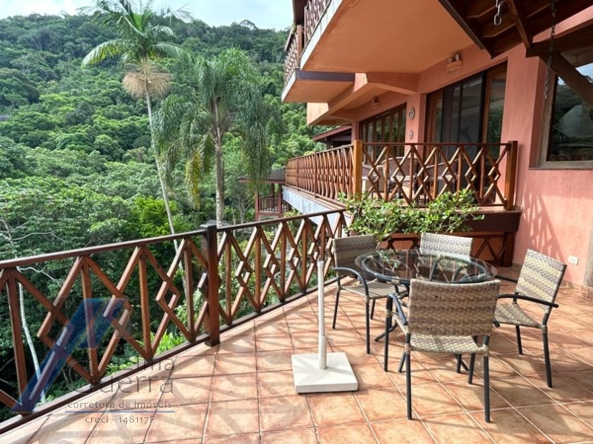Ubatuba, Domingas Dias - Casa com 05 dormitórios, sendo 04 suítes e área de lazer com vista para o mar.