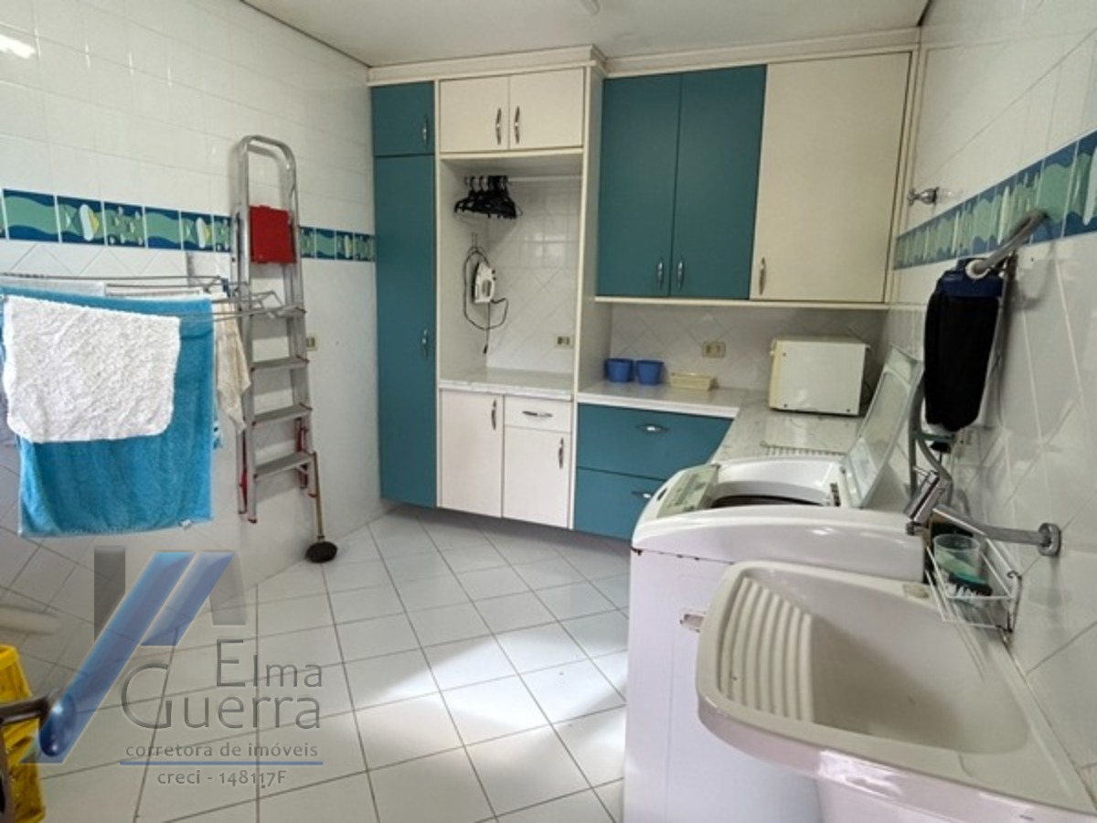 Ubatuba, Domingas Dias - Casa com 05 dormitórios, sendo 04 suítes e área de lazer com vista para o mar.