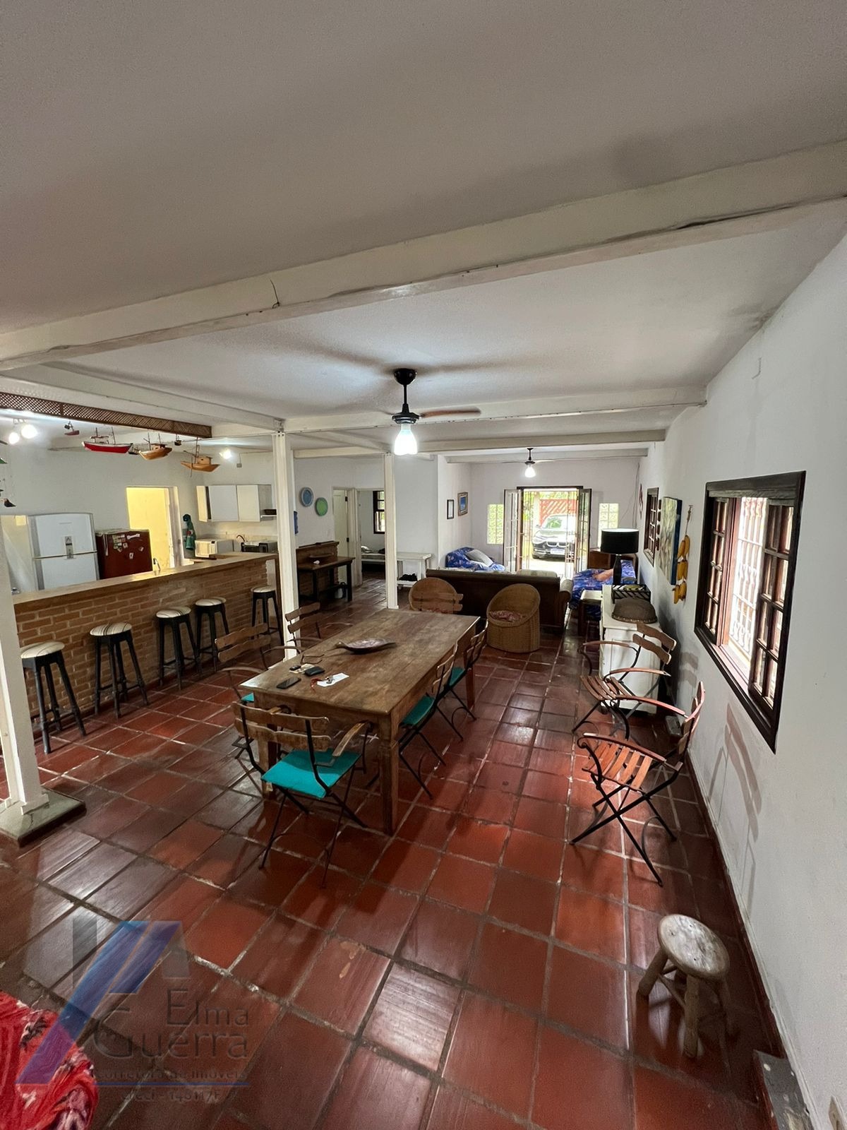 Ubatuba, Itagua - Casa sobrado bem localozado com 04 dormitórios a 100 metros do mar.
