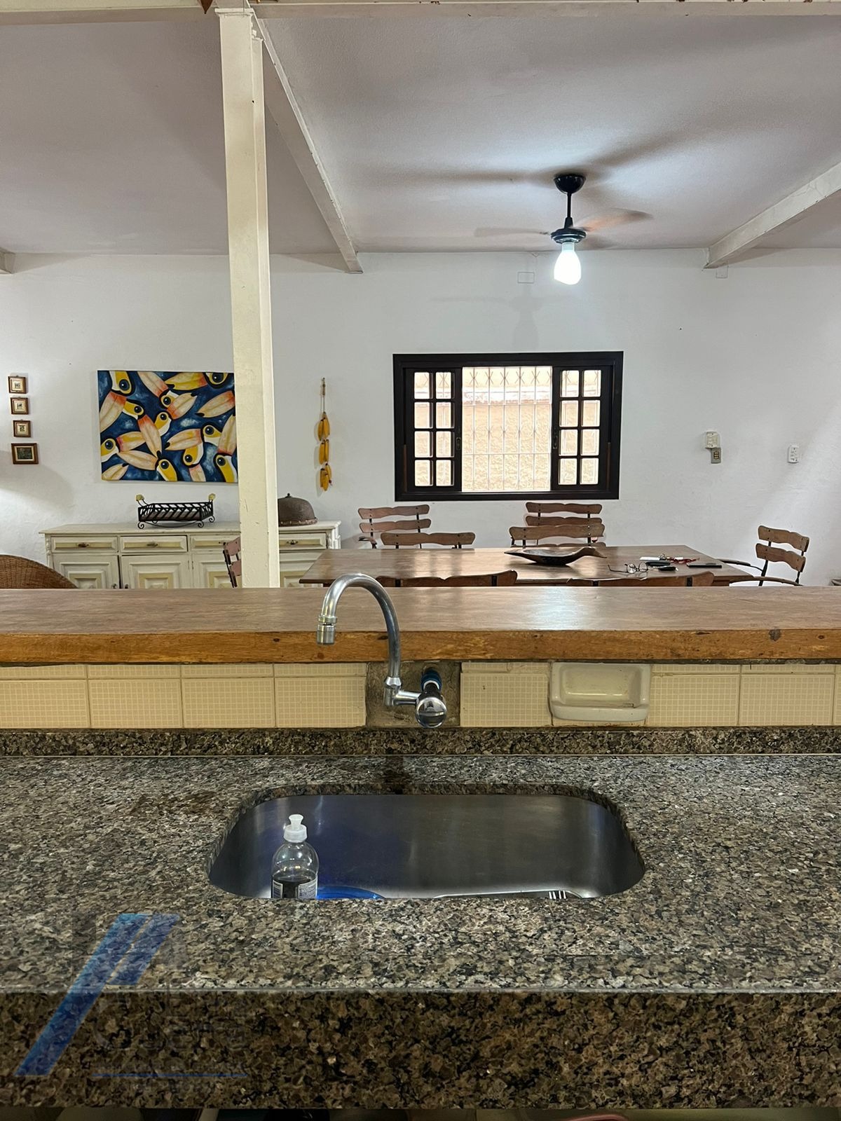 Ubatuba, Itagua - Casa sobrado bem localozado com 04 dormitórios a 100 metros do mar.