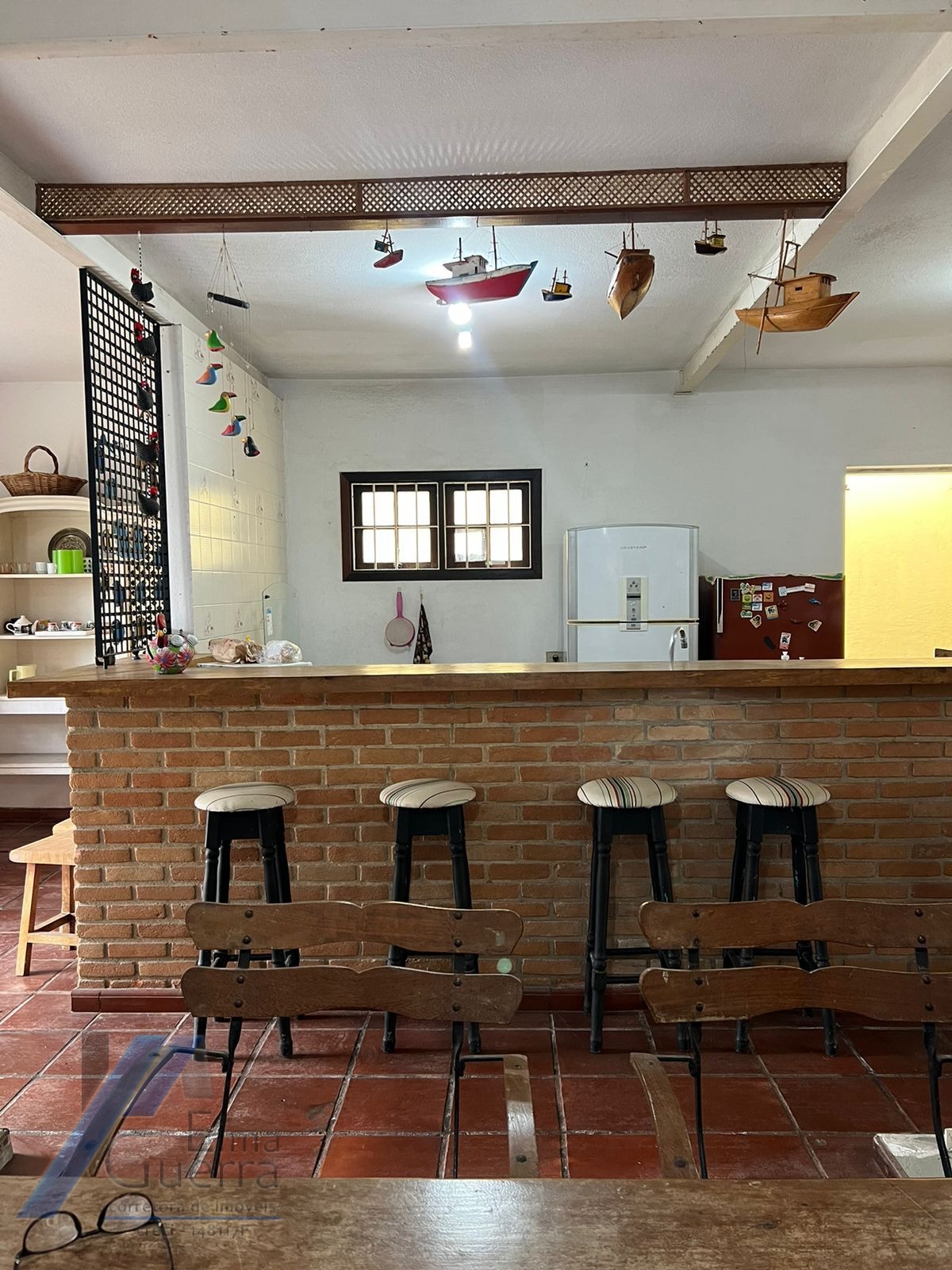 Ubatuba, Itagua - Casa sobrado bem localozado com 04 dormitórios a 100 metros do mar.