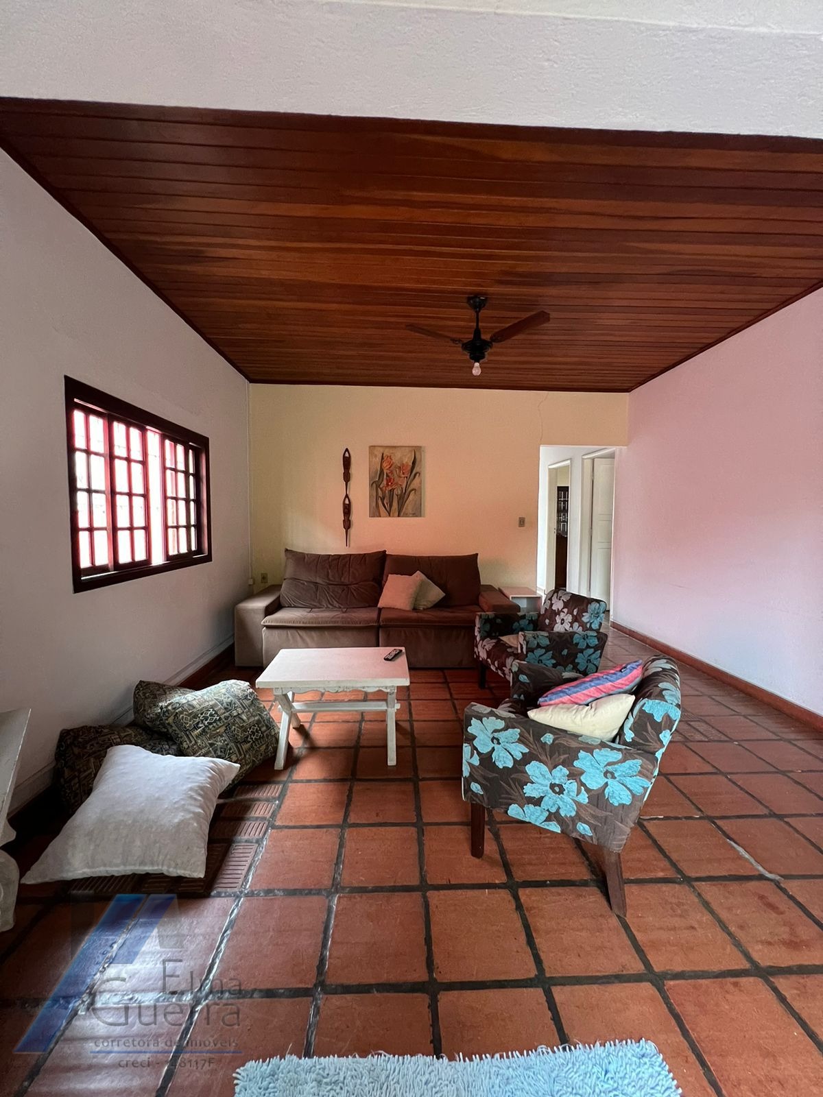 Ubatuba, Itagua - Casa sobrado bem localozado com 04 dormitórios a 100 metros do mar.