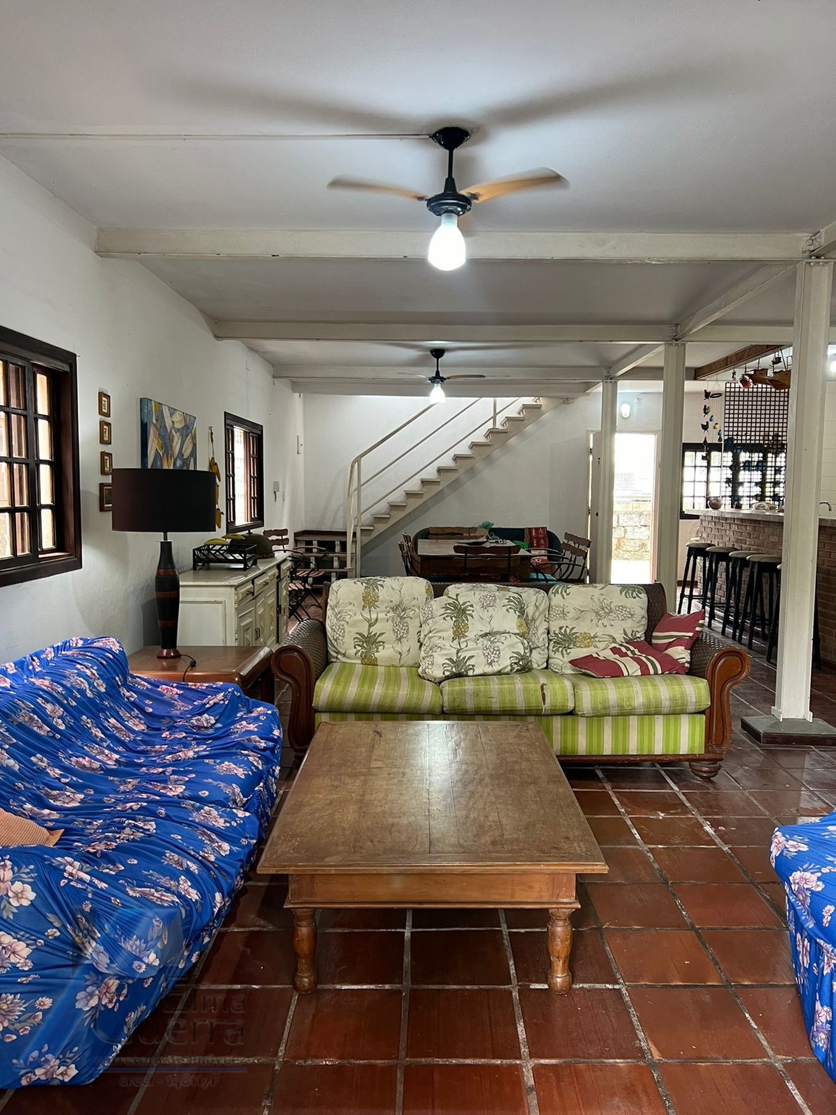 Ubatuba, Itagua - Casa sobrado bem localozado com 04 dormitórios a 100 metros do mar.