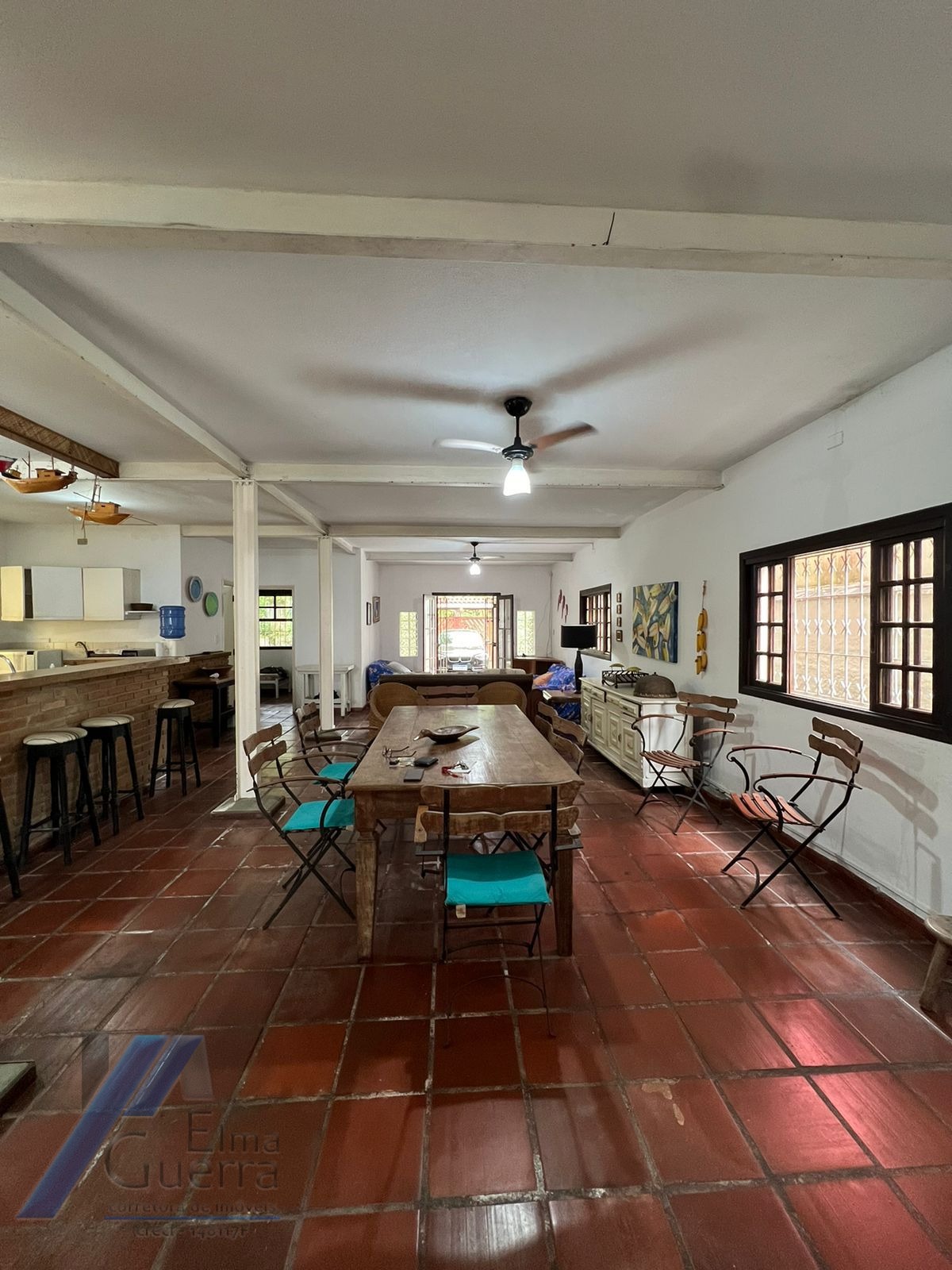 Ubatuba, Itagua - Casa sobrado bem localozado com 04 dormitórios a 100 metros do mar.