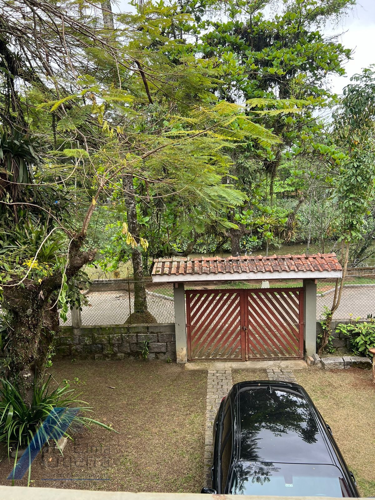 Ubatuba, Itagua - Casa sobrado bem localozado com 04 dormitórios a 100 metros do mar.