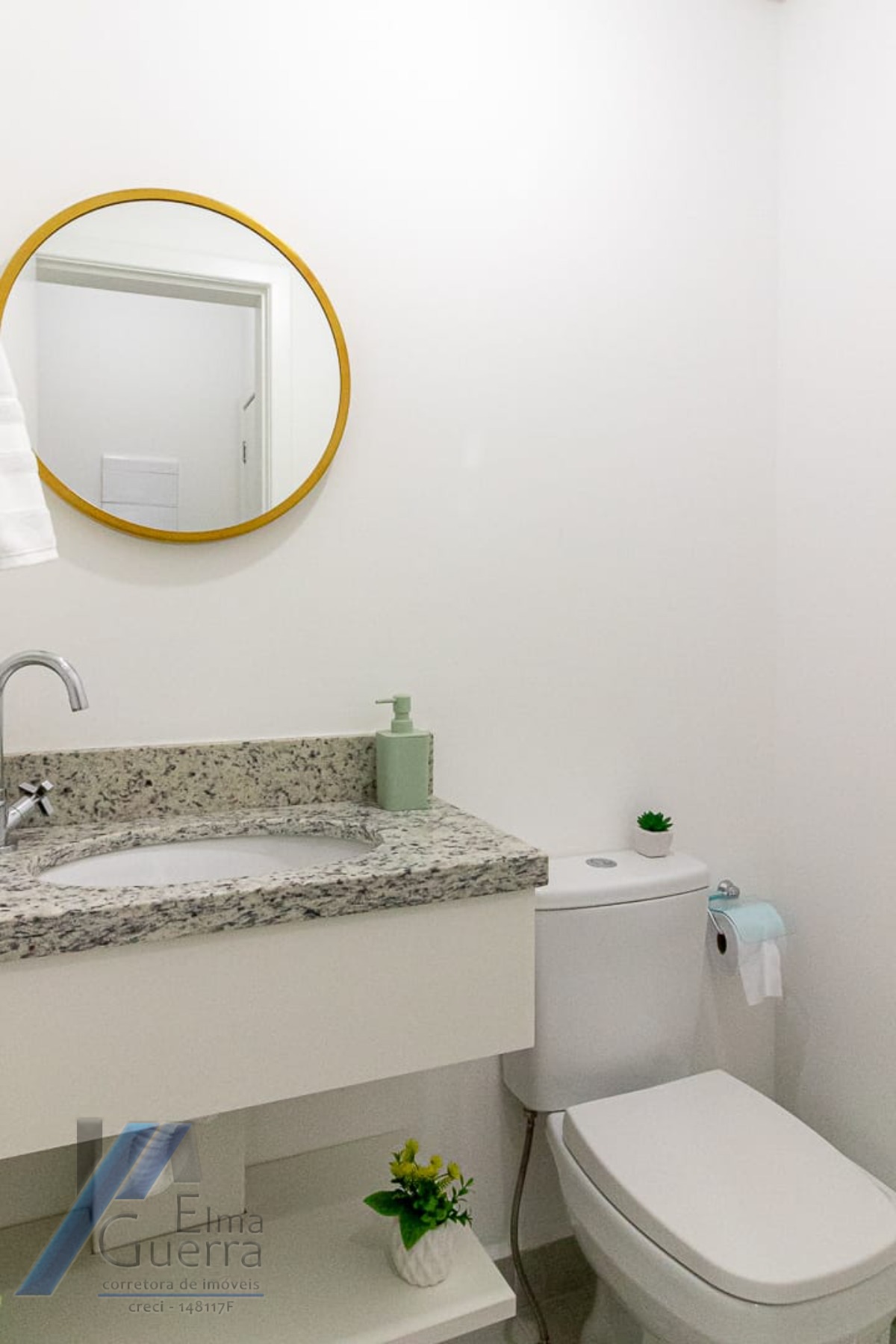 Ubatuba, Praia do Tenório - Apartamento com 02 suites e área de lazer.