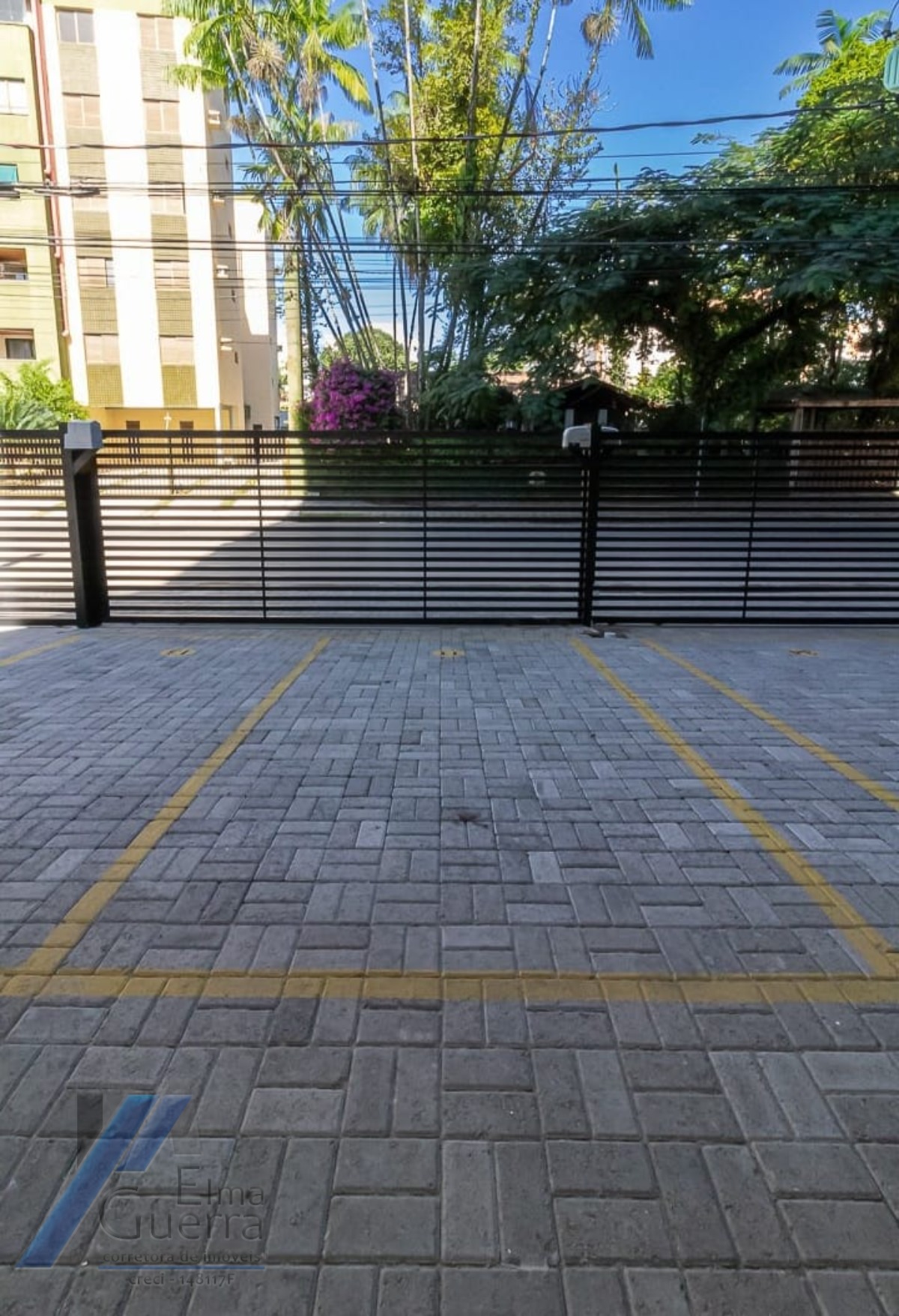 Ubatuba, Praia do Tenório - Apartamento com 02 suites e área de lazer.
