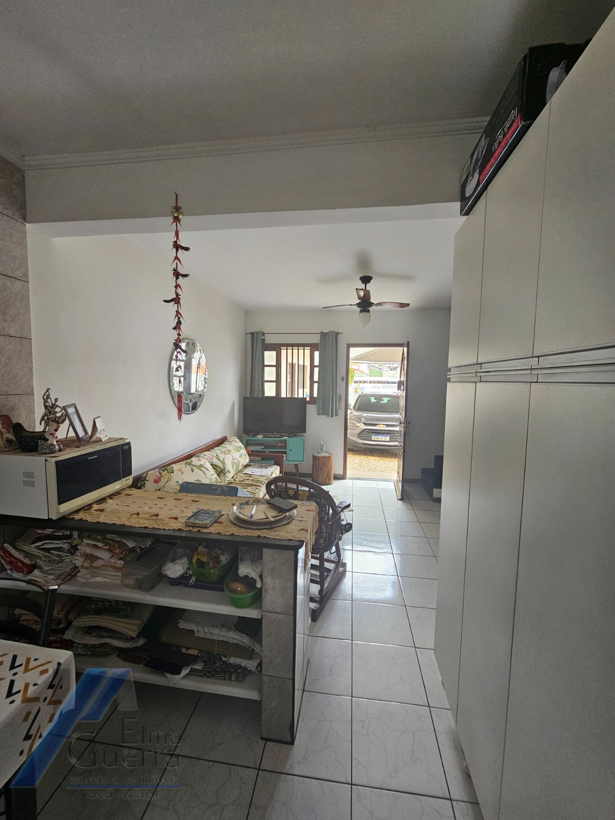 Ubatuba, Praia do Tenório - Casa sobrado geminado em condóminio com 02 dormitorios, a 300 metros da praia.