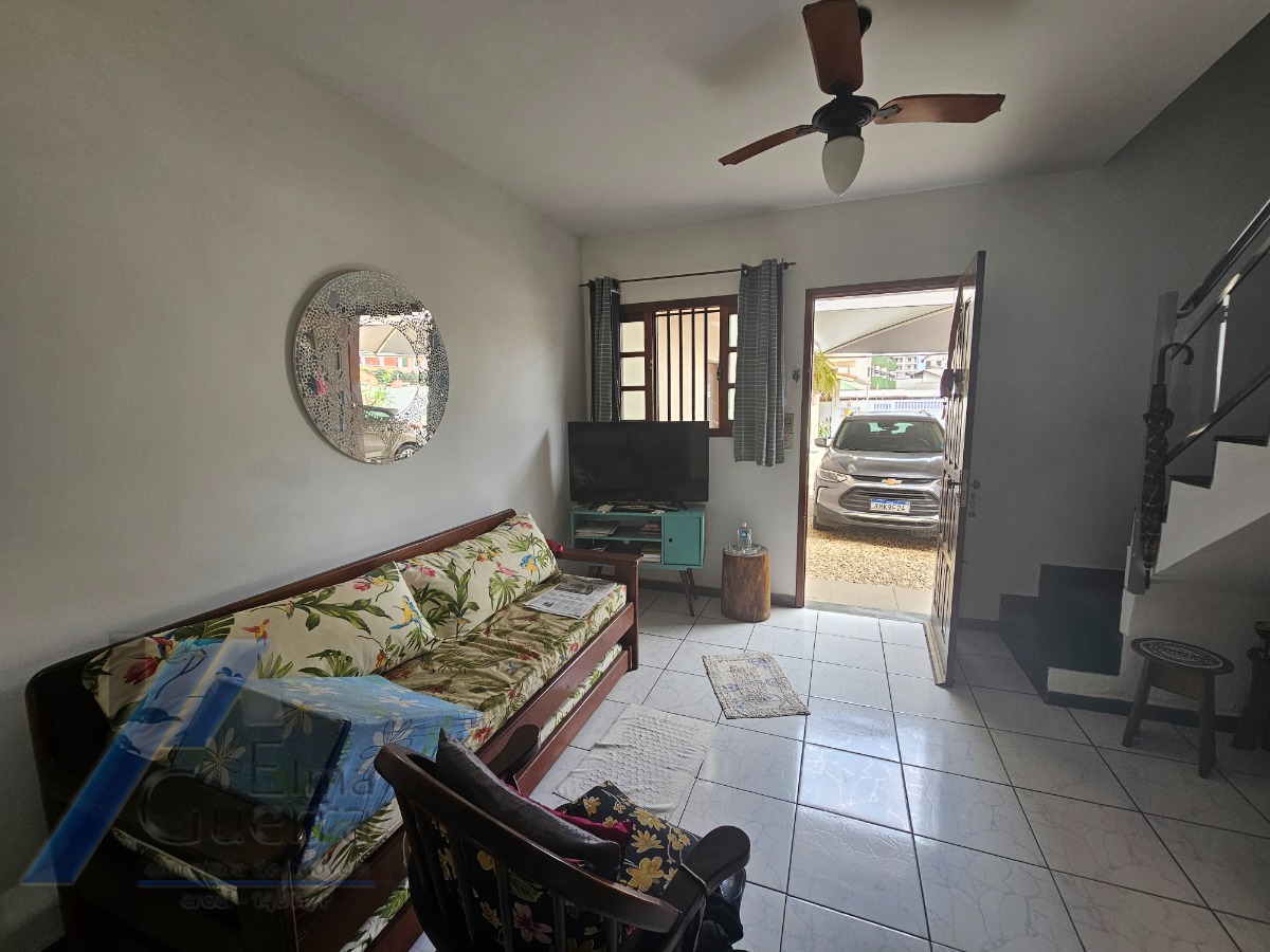 Ubatuba, Praia do Tenório - Casa sobrado geminado em condóminio com 02 dormitorios, a 300 metros da praia.