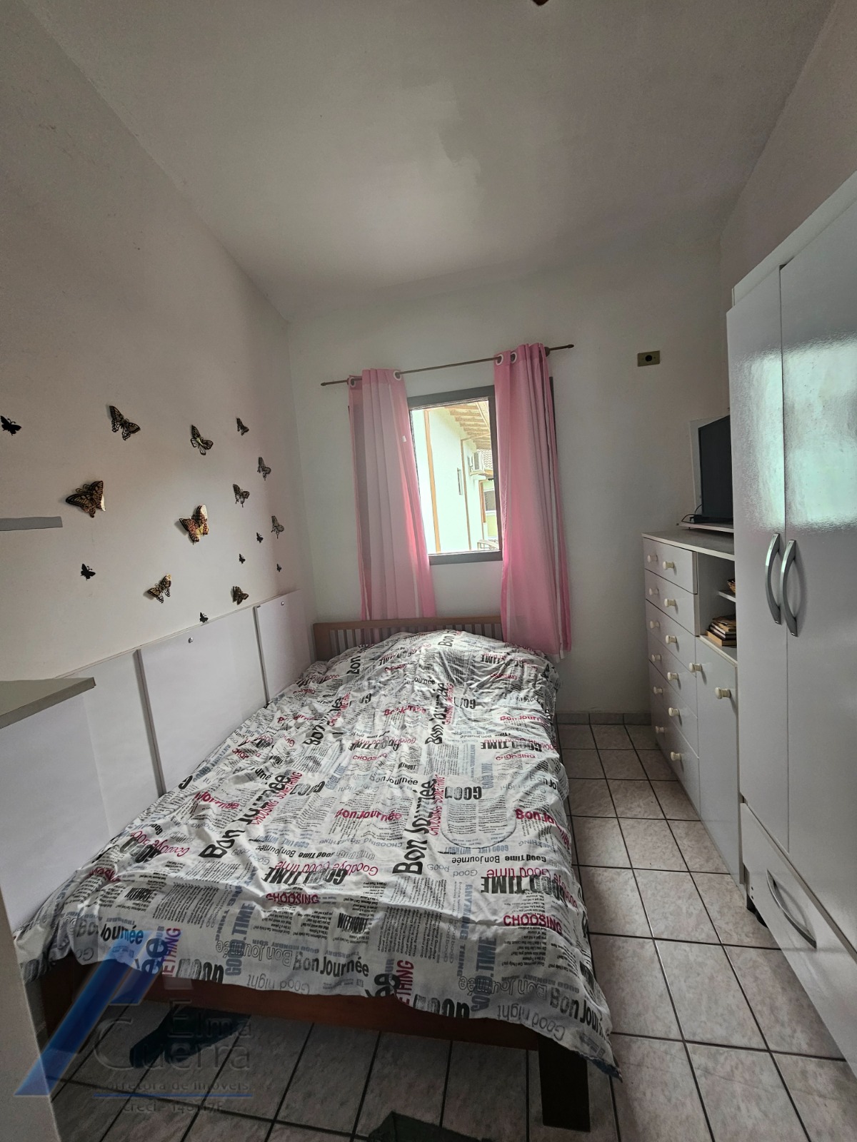 Ubatuba, Praia do Tenório - Casa sobrado geminado em condóminio com 02 dormitorios, a 300 metros da praia.