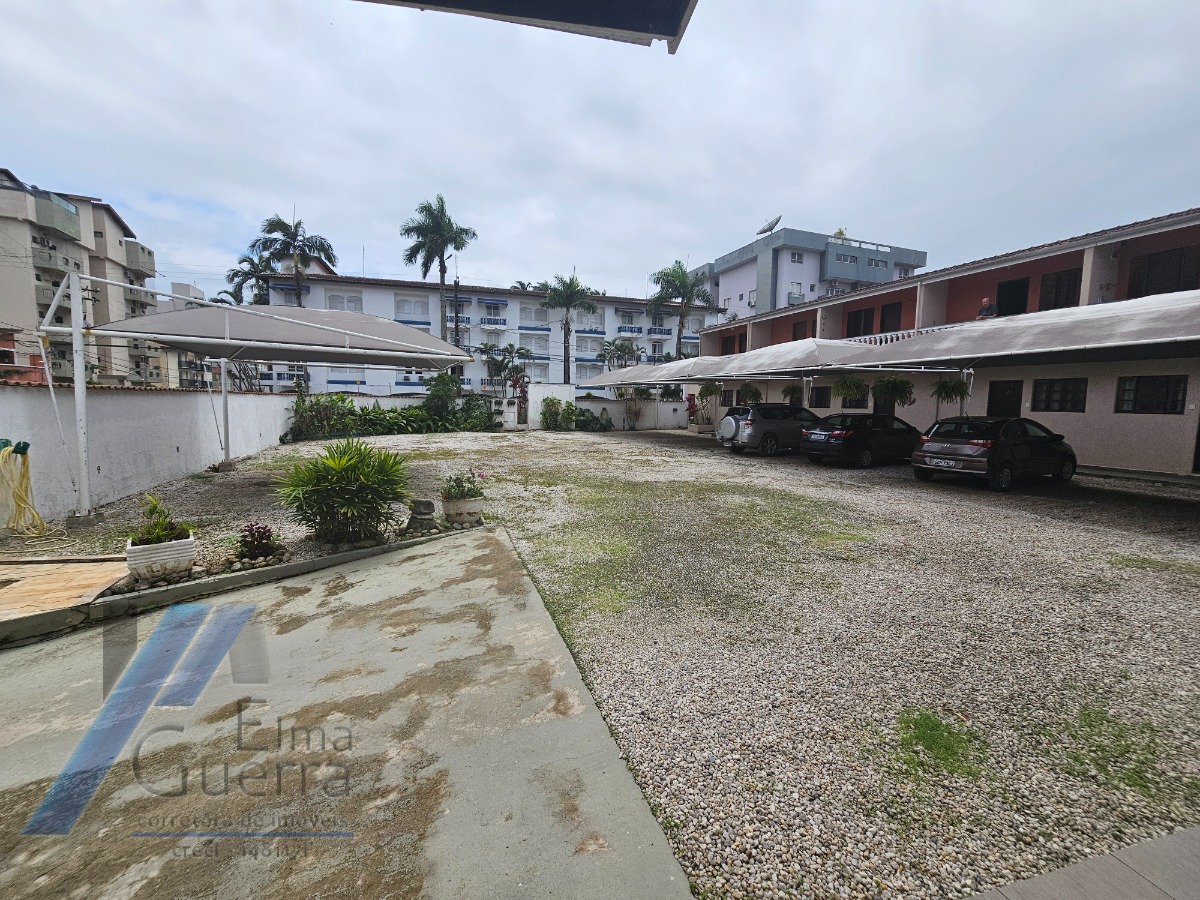 Ubatuba, Praia do Tenório - Casa sobrado geminado em condóminio com 02 dormitorios, a 300 metros da praia.