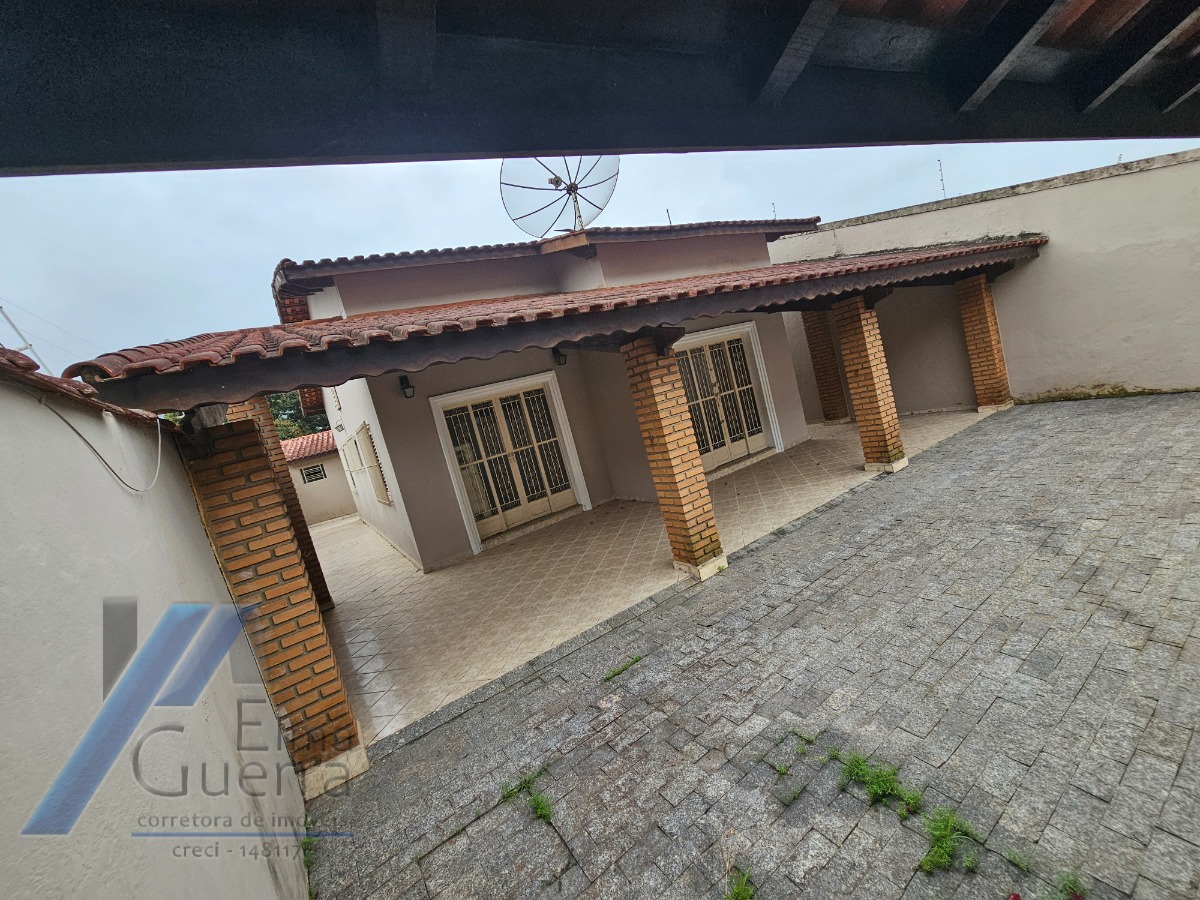 Ubatuba, Pereque Açu - Casa bem localizada com 03 dormitorios sendo 01 suite.