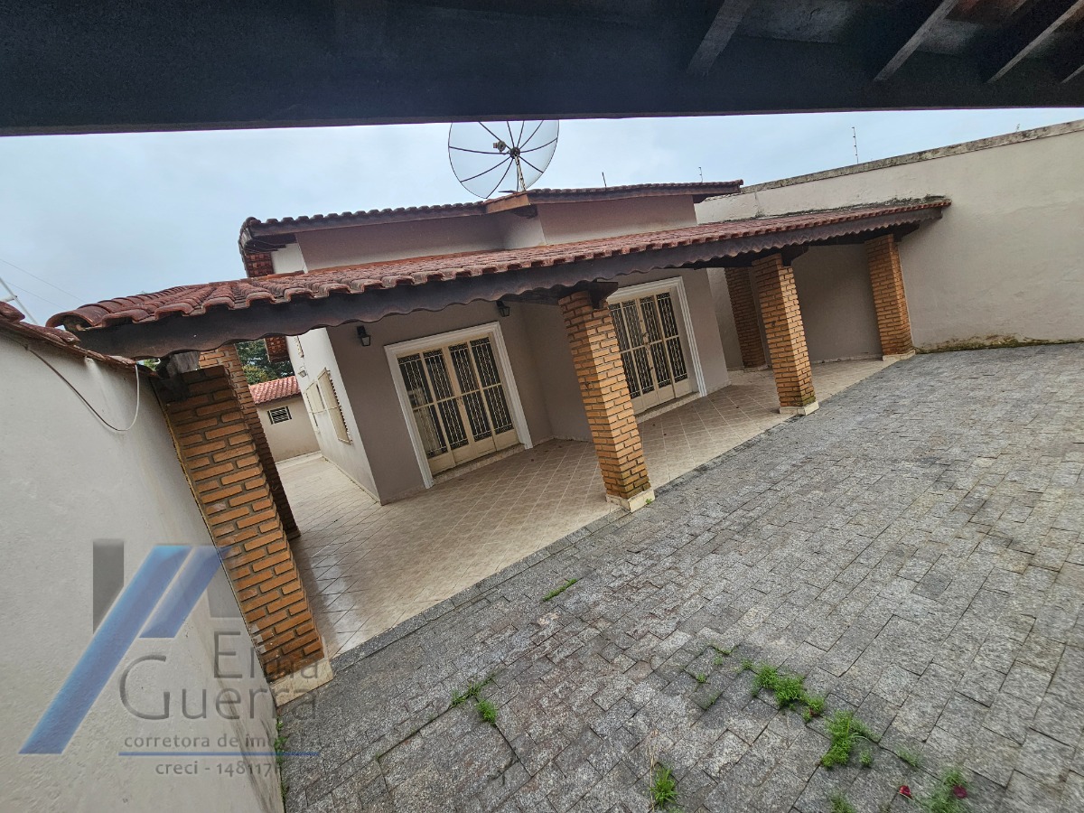 Ubatuba, Pereque Açu - Casa bem localizada com 03 dormitorios sendo 01 suite.