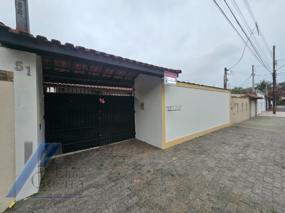 Ubatuba, Pereque Açu - Casa bem localizada com 03 dormitorios sendo 01 suite.