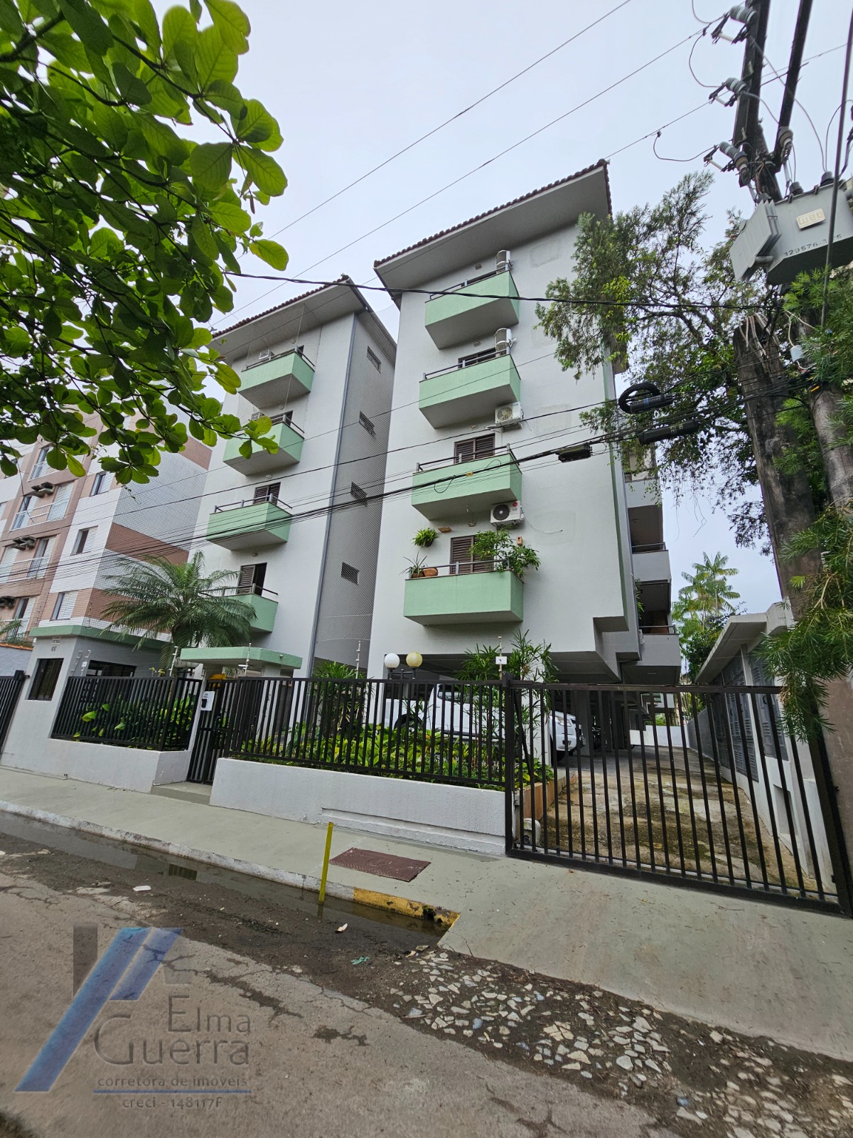 Ubatuba, Tenório - Apartamento duplex, com 03 dormitorios, sendo 02 suites..