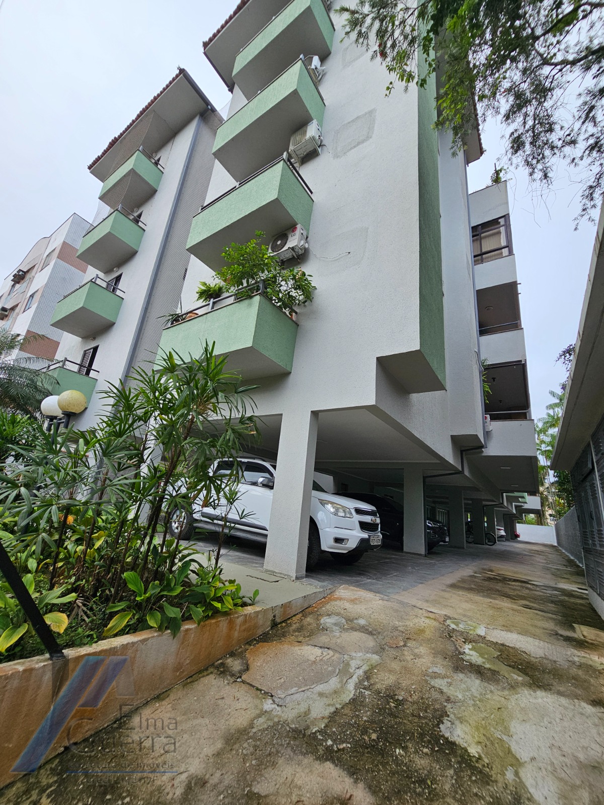 Ubatuba, Tenório - Apartamento duplex, com 03 dormitorios, sendo 02 suites..