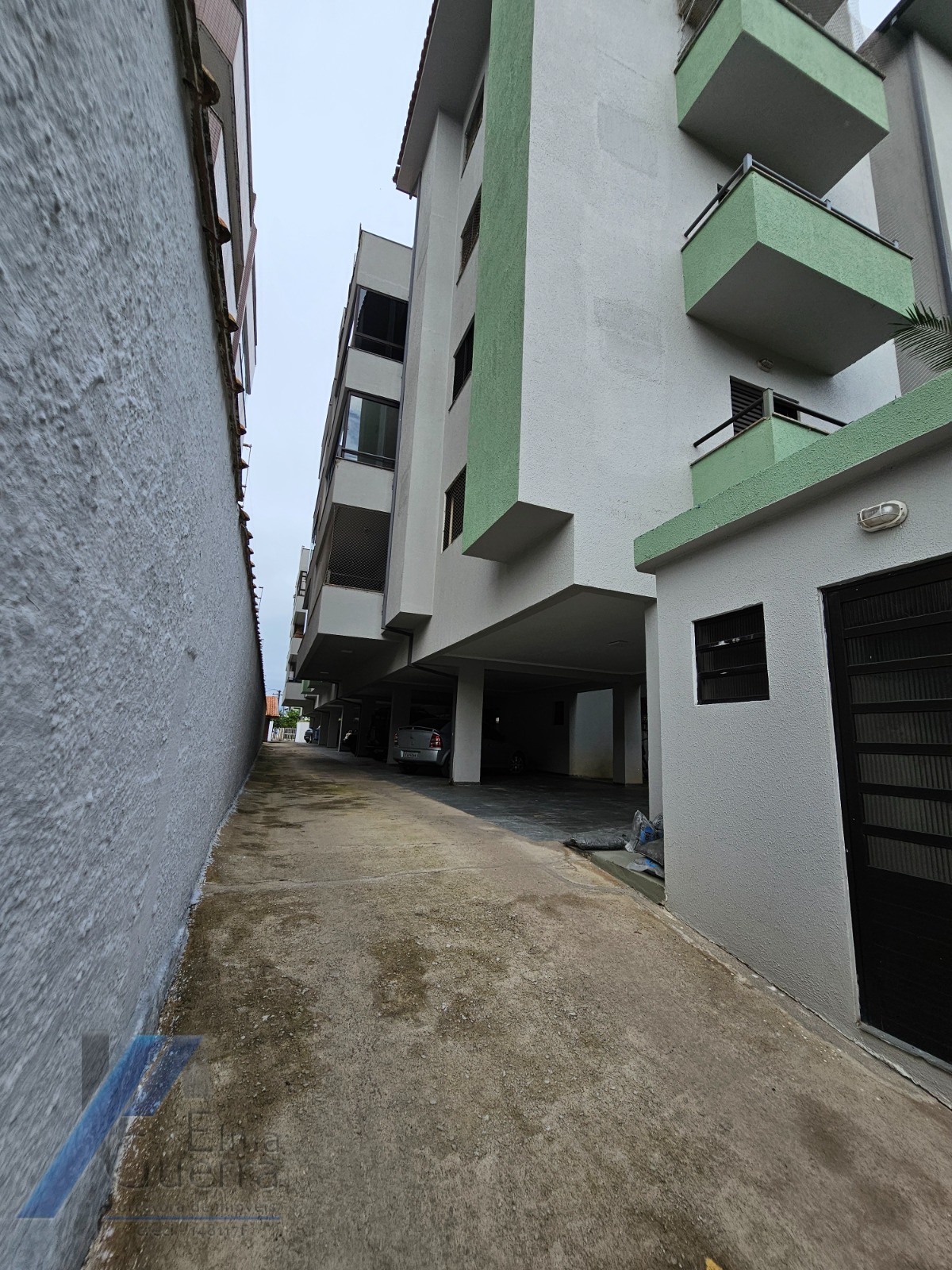 Ubatuba, Tenório - Apartamento duplex, com 03 dormitorios, sendo 02 suites..