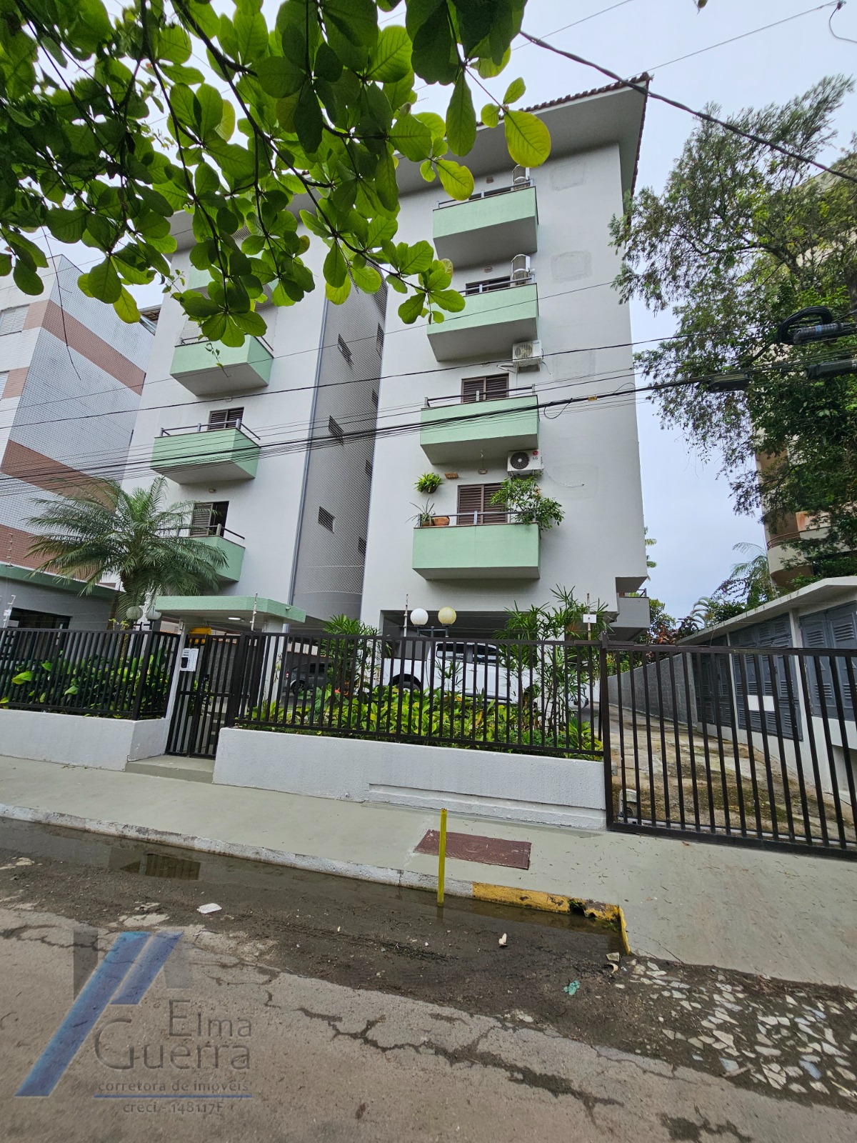 Ubatuba, Tenório - Apartamento duplex, com 03 dormitorios, sendo 02 suites..