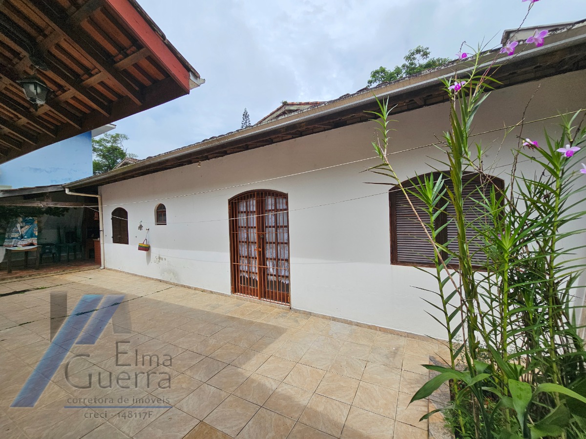 Ubatuba, Ressaca - Casa em condominio fechado com 03 dormitórios.