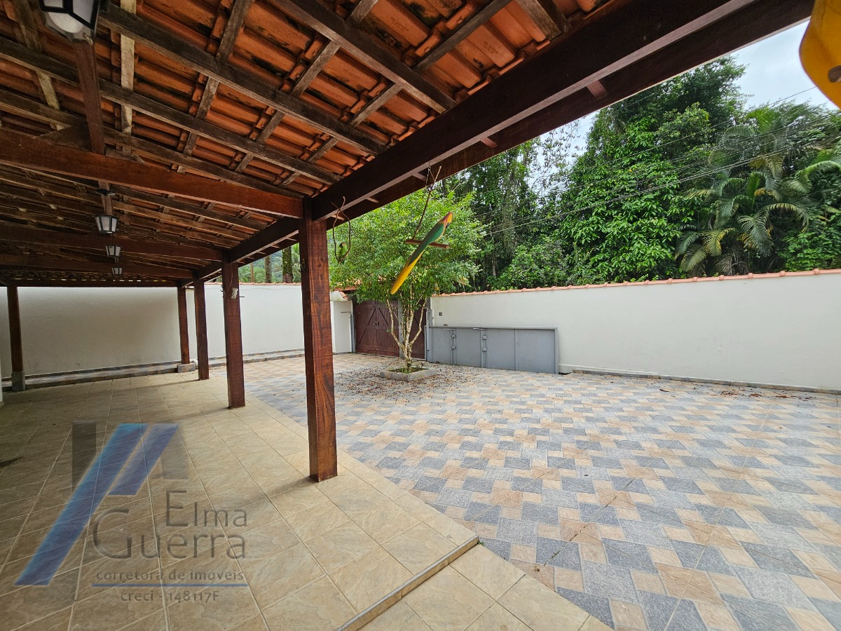 Ubatuba, Ressaca - Casa em condominio fechado com 03 dormitórios.
