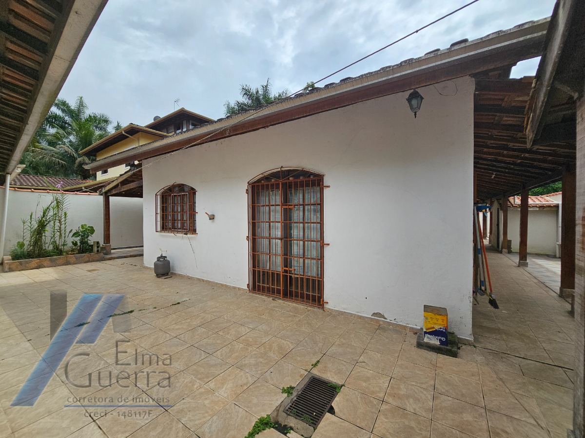 Ubatuba, Ressaca - Casa em condominio fechado com 03 dormitórios.