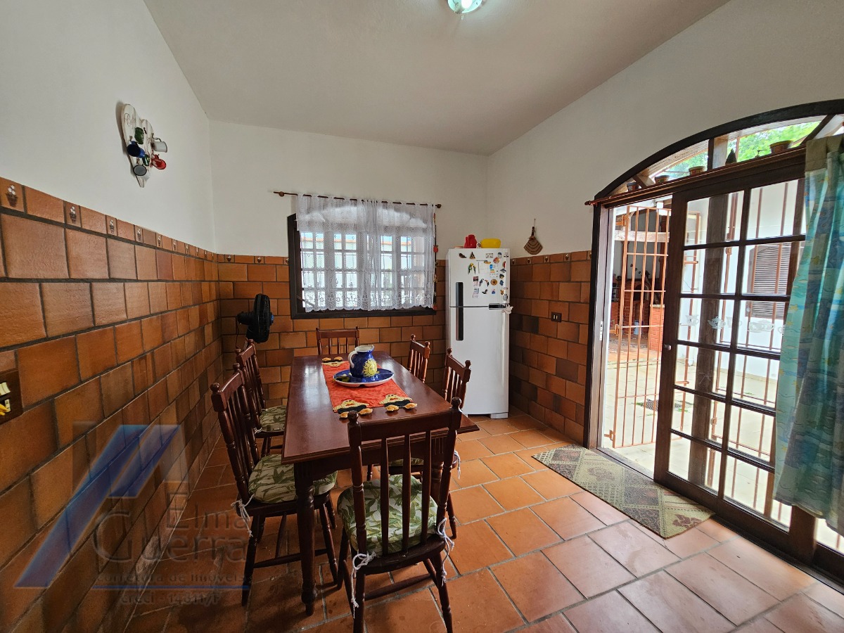 Ubatuba, Ressaca - Casa em condominio fechado com 03 dormitórios.