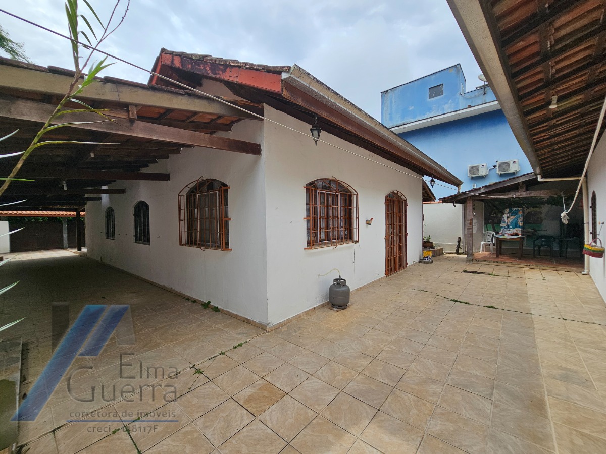 Ubatuba, Ressaca - Casa em condominio fechado com 03 dormitórios.