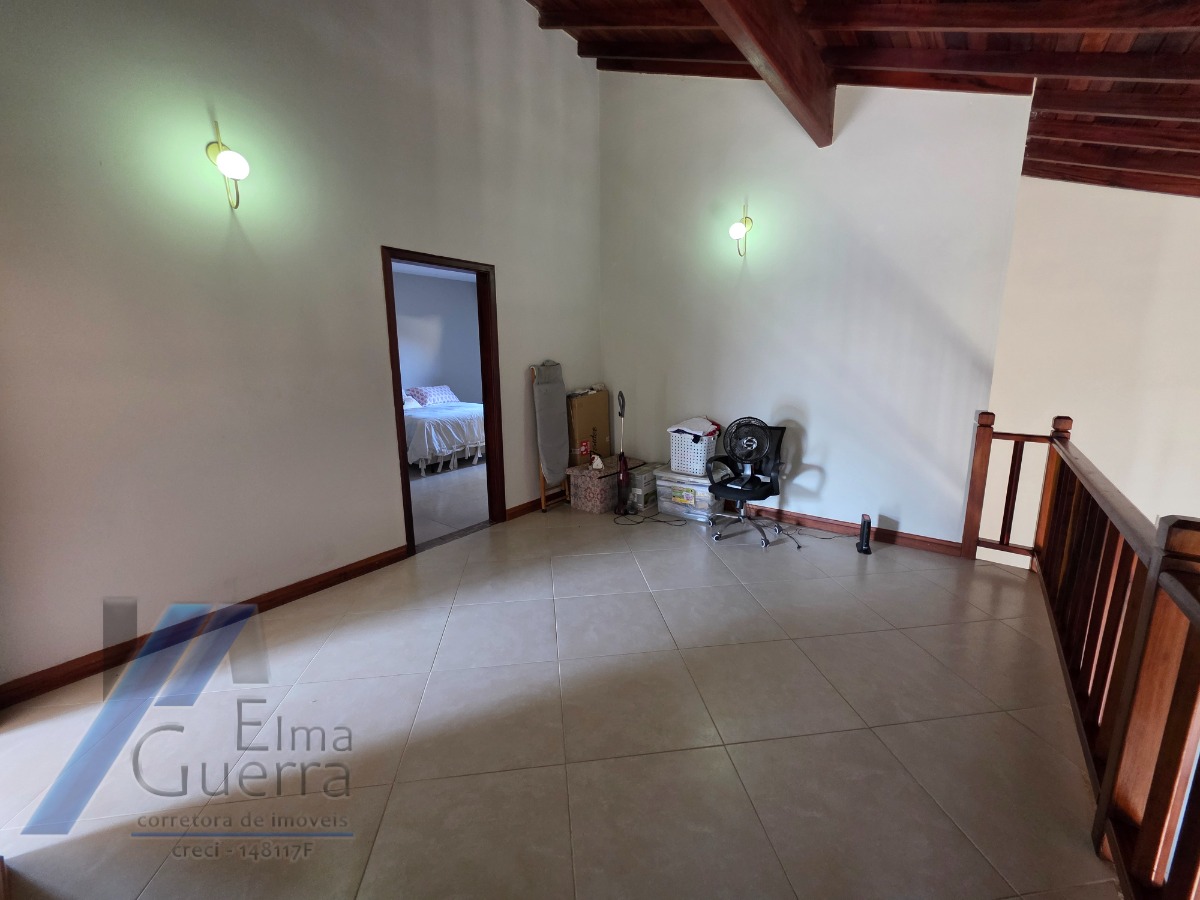 Ubatuba, Jardim Carolina - Linda Casa asobradada com 03 Dormitórios, sendo 02 suites, com terreno de 366m2.