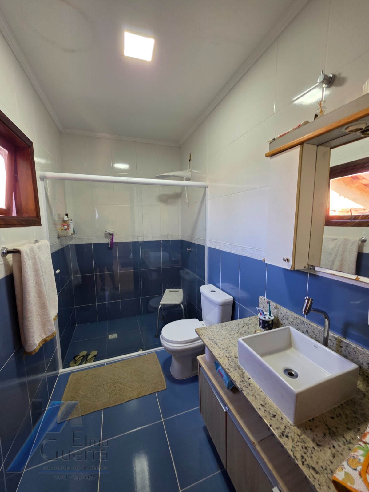 Ubatuba, Jardim Carolina - Linda Casa asobradada com 03 Dormitórios, sendo 02 suites, com terreno de 366m2.