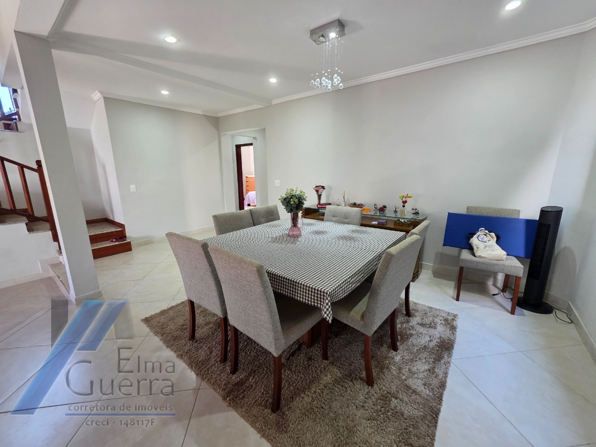 Ubatuba, Jardim Carolina - Linda Casa asobradada com 03 Dormitórios, sendo 02 suites, com terreno de 366m2.