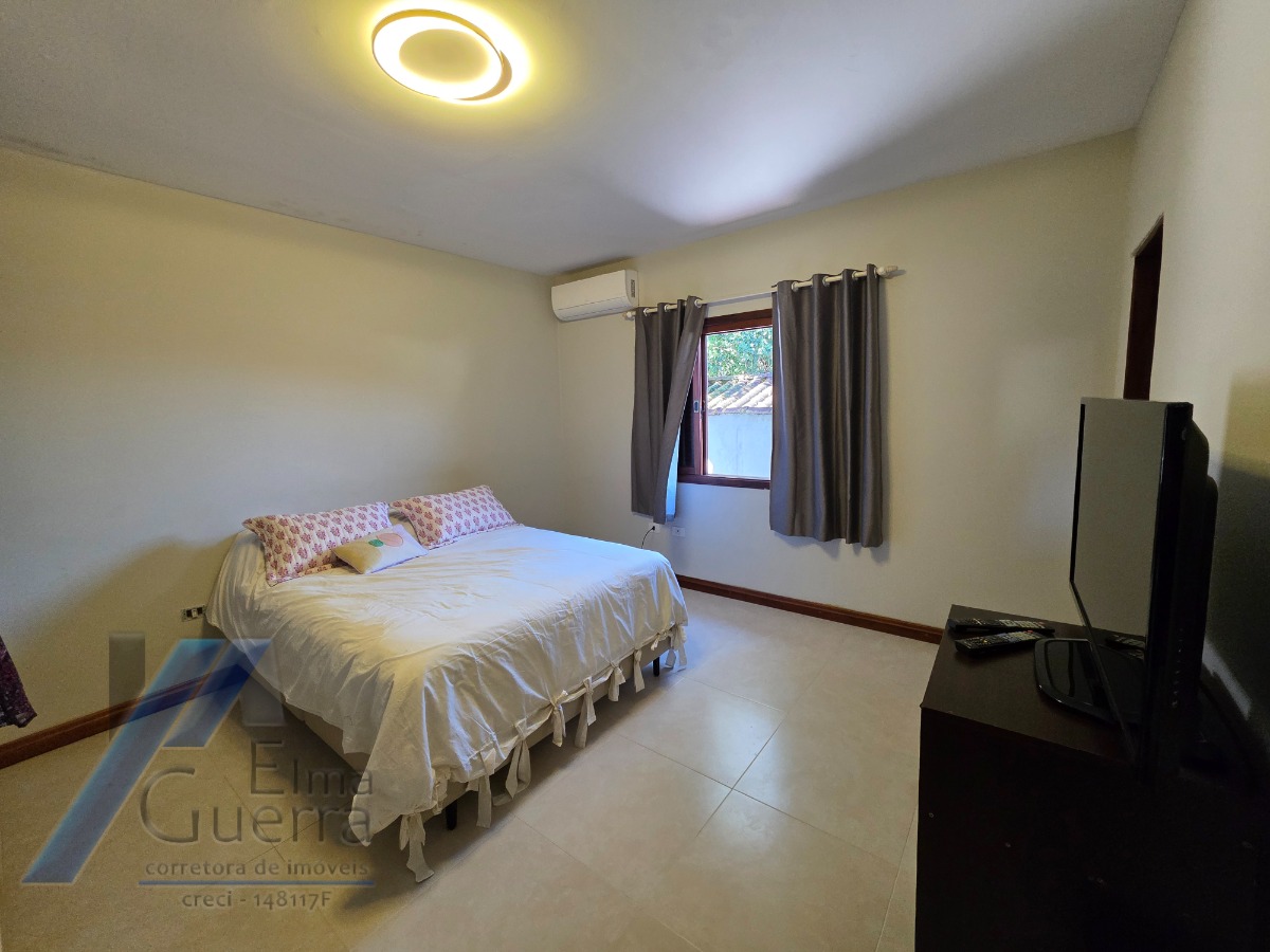 Ubatuba, Jardim Carolina - Linda Casa asobradada com 03 Dormitórios, sendo 02 suites, com terreno de 366m2.