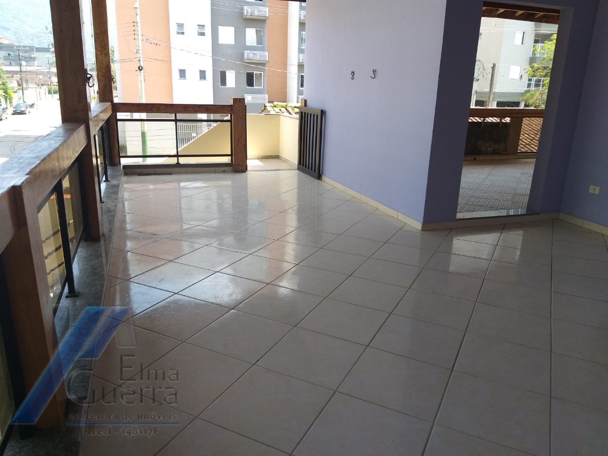 Ubatuba, Centro - Imovel com 02 casas mais edicula com terreno de 300 m2.