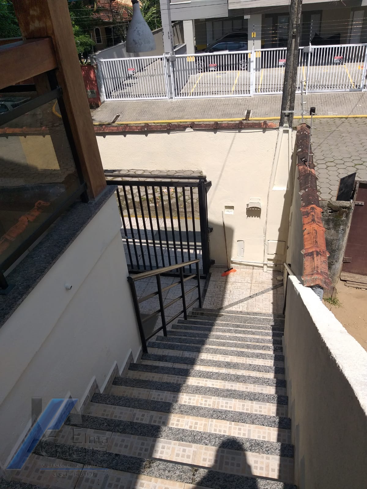 Ubatuba, Centro - Imovel com 02 casas mais edicula com terreno de 300 m2.