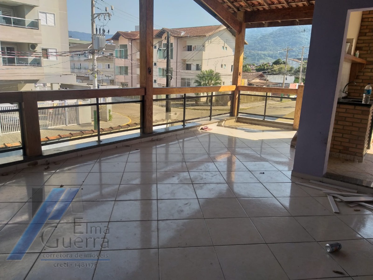 Ubatuba, Centro - Imovel com 02 casas mais edicula com terreno de 300 m2.