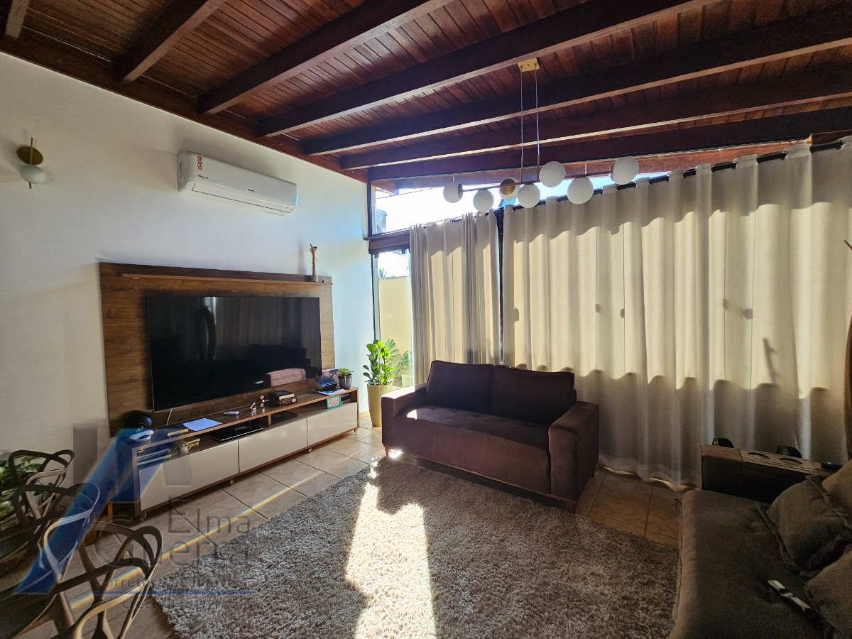 Casa, 3 quartos, 237 m² - Foto 1