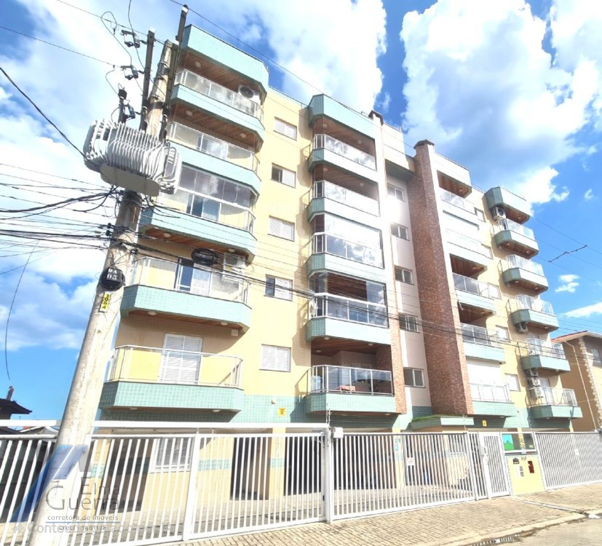 Ubatuba, Itagua - Apartamento de 02 dormitórios sendo 01 suíte e área de lazer.